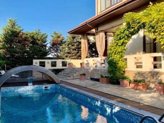 дом с бассейном!подвал! зеленный участок! Совиньон Одеса