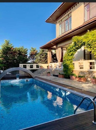 дом с бассейном!подвал! зеленный участок! Совиньон - фото 1