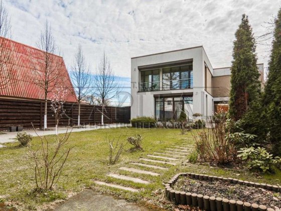 Простір і комфорт: будинок 365 м² у Шевченківському районі Киев