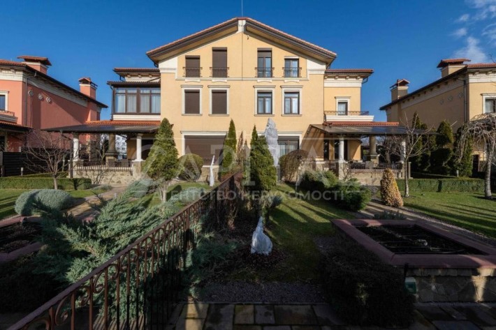 Оренда триповерхового будинку 8 кімнат у «Італійському кварталі», Київ - фото 1