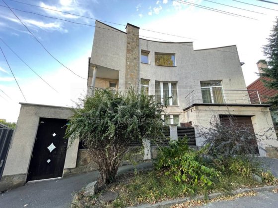 Оренда автономного будинку 416 м² у центрі Києва з укриттям Киев