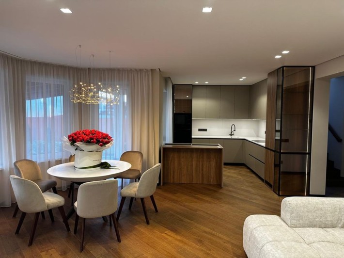 Новий великий дизайнерський будинок Сторожниця - фото 1