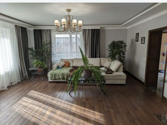 Здається укомплектований, є спорт.особняк, може бути на дві сімї. Тисмениця