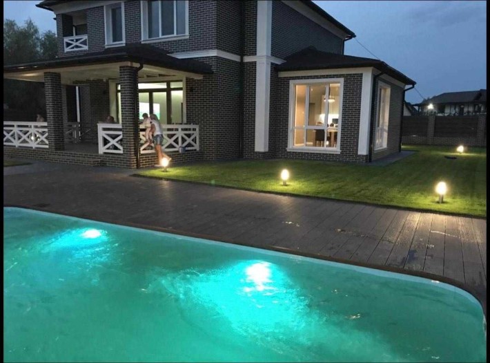 Довгострокова оренда сучасного будинку в котеджному містечку смт Козин - фото 1