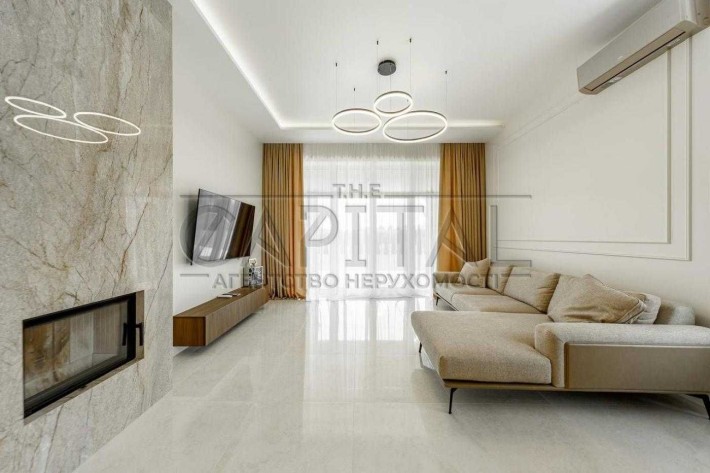 Оренда сучасного будинку у КМ Zoloche Vezuviy, Вишеньки - фото 1