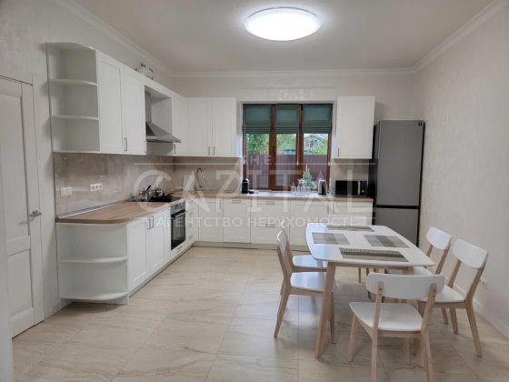 Оренда автономного будинку с. ГНІДИН зарядка для електромобіля Гнедин