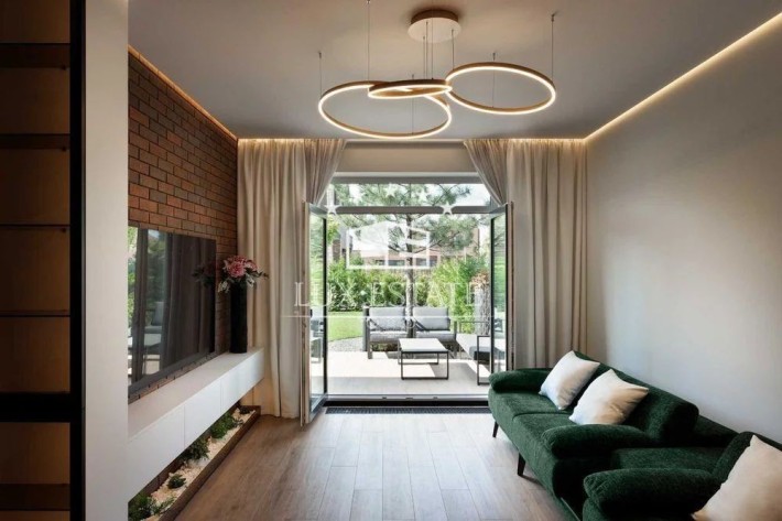 Таунхаус 130 м² в Золоче, первая аренда, закрытый коттеджный городок - фото 1