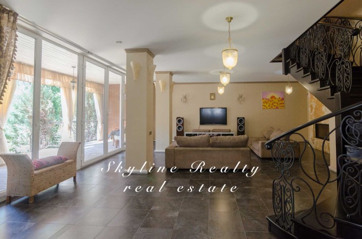 Без комісії оренда будинку, що потопає в зелені в Лісниках.Автономний - фото 1