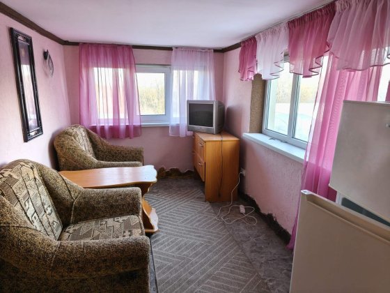 Здам невеликий будинок в Нових Петрівцях . Ціна  з комунальнми Нові Петрівці