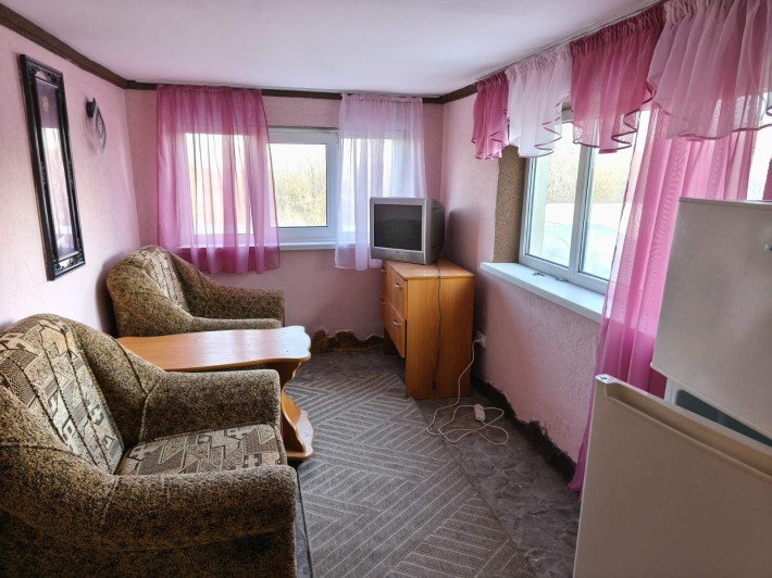 Здам невеликий будинок в Нових Петрівцях . Ціна  з комунальнми - фото 1