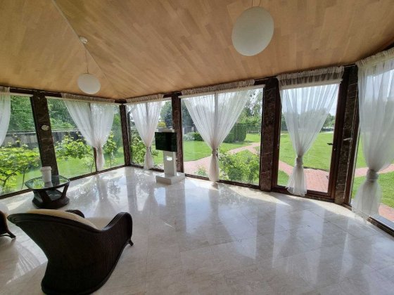 Аренда резиденции в Конче Заспе с выходом на воду и большим участком Козин