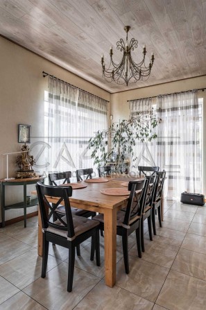 Оренда / Будинок / 350 м2 / Стоянка / вул. Приозерна - фото 1