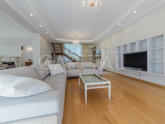 Здається в оренду двоповерховий будинок 450 м² 35 соток с Іванковичі Иванковичи