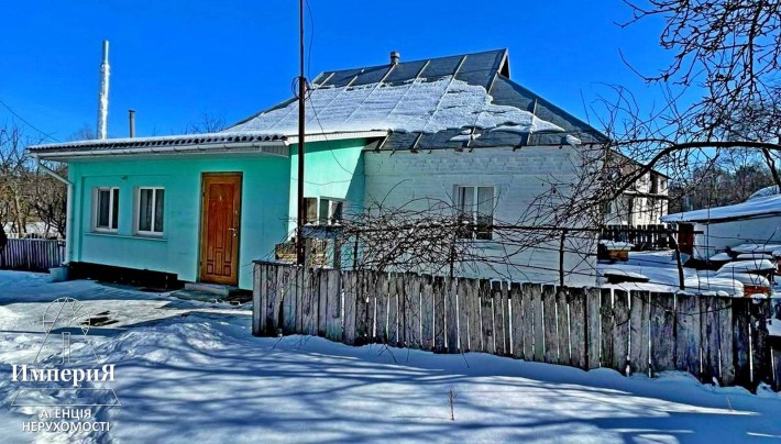 Дом с коммуникациями возле озера в Быковой Гребле. - фото 1