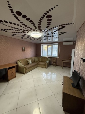 Оренда 1 кімнатної квартири студіі в центрі міста - фото 1