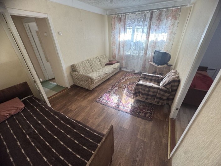 Сдам 2х к комнатную кв-ру 9000 Командировочным! Теплая! - фото 1