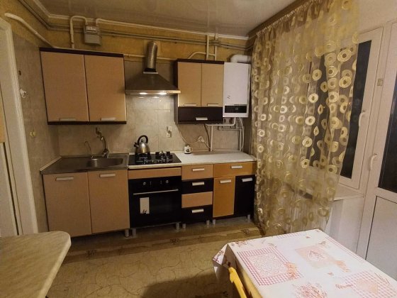 2-кімнатна квартира (2 пов) на тривалий термін від власника (Весіння)