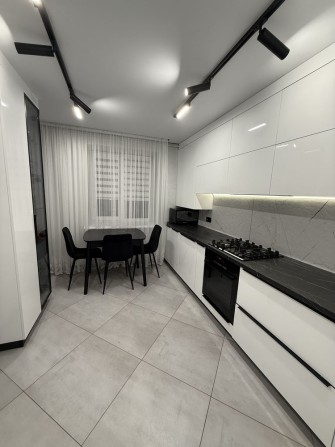 Здається 2 кімнатна квартира в новобудові - фото 1