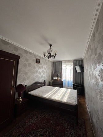 Здається простора, повністю мебльована - фото 1