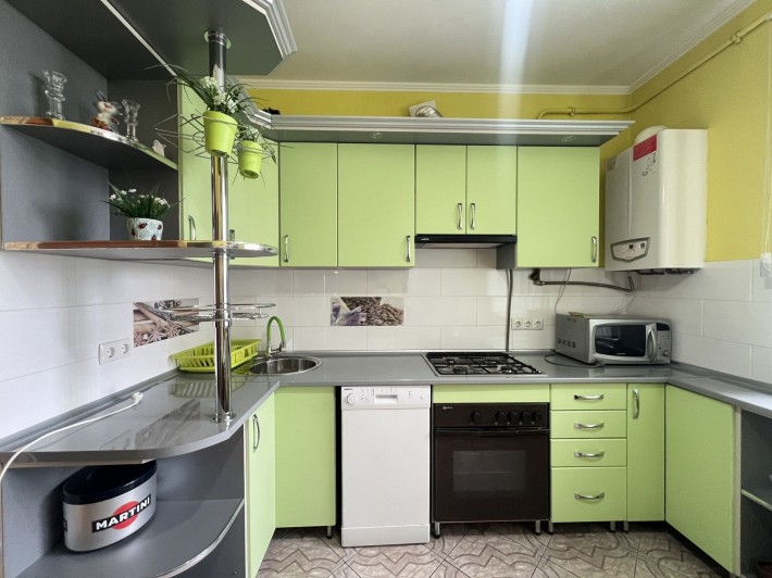 3к квартира з ремонтом на Леонтовича - фото 1