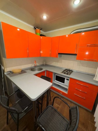 Центр.  2к.Квартира УЛ Катеринича 44. 1 - поверх - фото 1