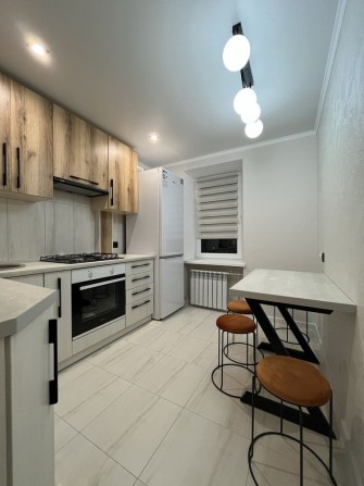 Центр! Аренда 2х-комн.кв ул. Юбилейная. Лифт не работает! - фото 1