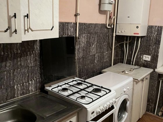 Здається трьохкімнатна поруч з центром міста. Мукачеве