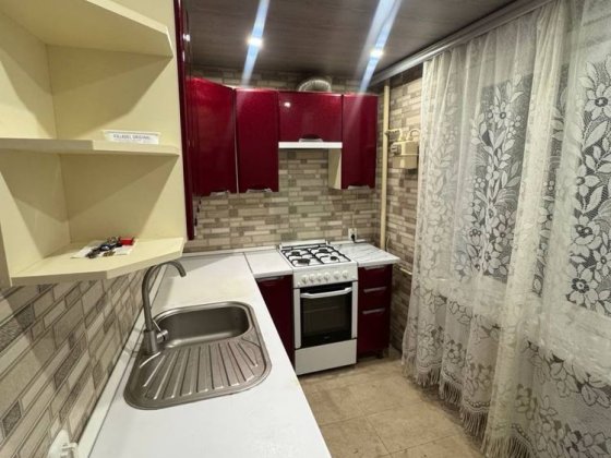 Сдам 2 комнатную квартиру район 6 школы.