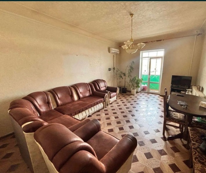 Срочно сдам 3х комнатную квартиру возле центрального рынка - фото 1