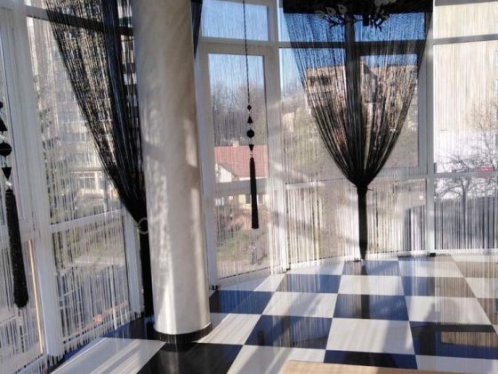 Велика квартира з тьома спальнями і терасою, ліфт. Трускавець