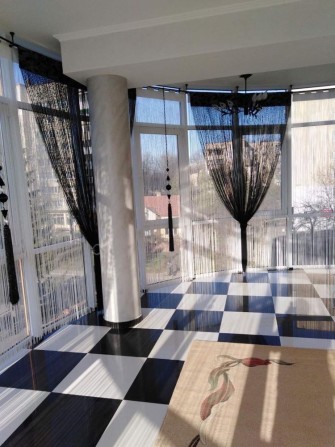 Велика квартира з тьома спальнями і терасою, ліфт. - фото 1