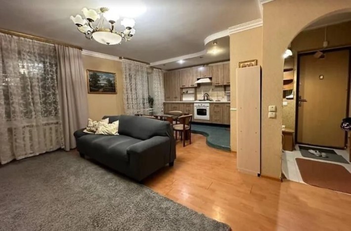 3 кімнатна квартира  вул. Зарічанська - фото 1