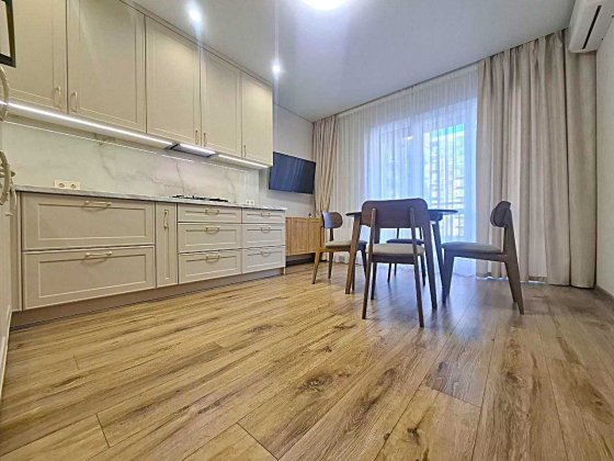 Метрологічна 107А ЖК Кришталеві джерела Перша сдача 2к  Феофанія Хотов