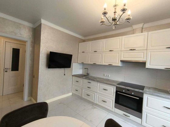 Сдам 2 комнатную квартиру с евроремонтом  в 30й Жемчужине на Сахарова