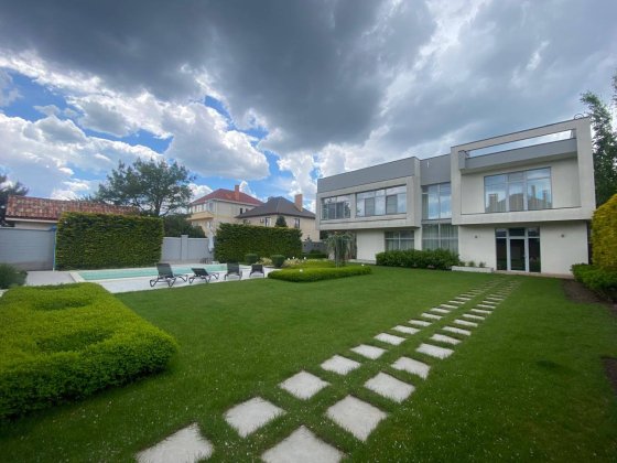 Терміново!Продаж будинку в Совіньйоні архітектурний проєкт з басейном і гостьовим будинком