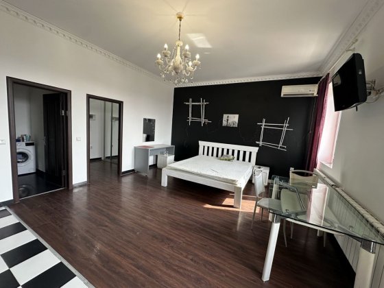 Здам 1 км в центрі вулиця Мулика Ивано-Франковск