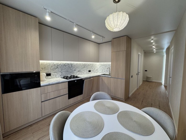 Здам в оренду простору однокімнатну квартиру в центральній частині - фото 1