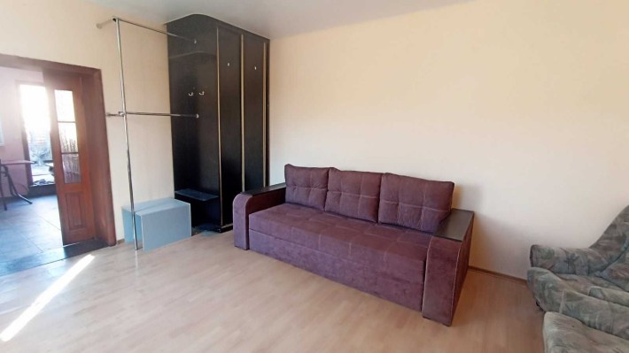 Здам 1-к кв в приватному будинку в центрі Вишневого. Місце для машини. - фото 1