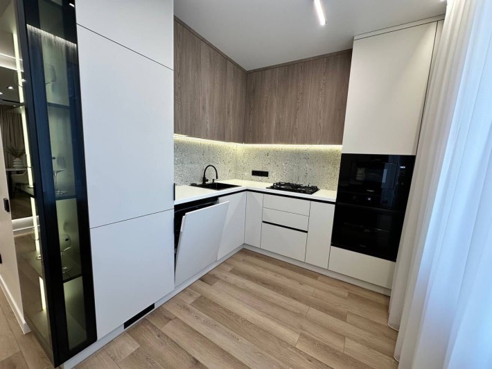 Оренда дизайнерської 1 км квартири поруч з центром - фото 1