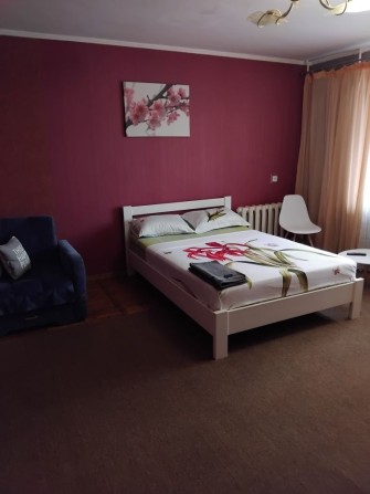 Здам в оренду 1 км. по  Відродження. - фото 1