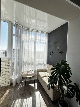 Оренда великої 1-кімнатної квартири з панорамним видом у центрі Ірпеня - фото 1