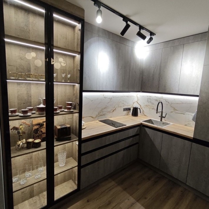 Мотель новий будинок парковка у дворі - фото 1