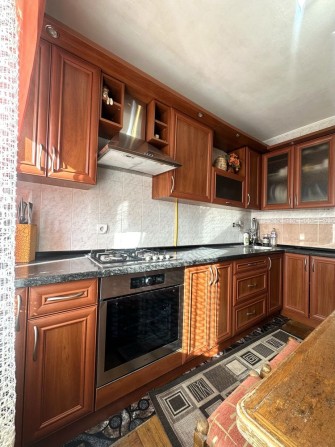 Оренда 2- кімнатної квартири по вул. Гайдамацька район Чайки. - фото 1