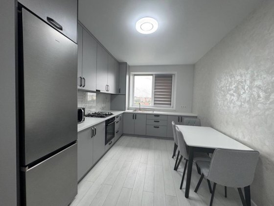 1к.Івасюка з є/р поруч Арсену та Велес Молл Ивано-Франковск