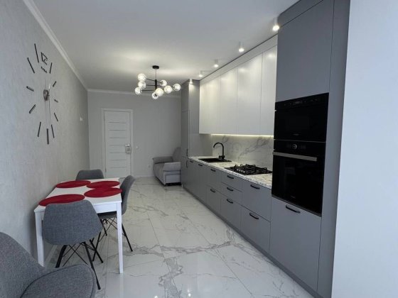 Оренда просторої 2 км квартири поруч з стометрівкою Ивано-Франковск