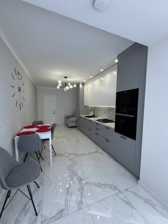 Оренда просторої 2 км квартири поруч з стометрівкою - фото 1