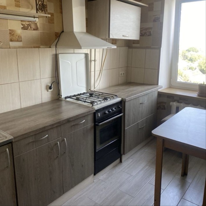 Боженко поруч Маркет Опт гарний стан - фото 1