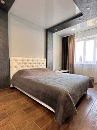 Сучасна та простора 2-х кімнатна квартира на Щасливому - фото 1