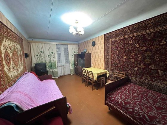 Поділ. Квартира біля зупинки. Полтава