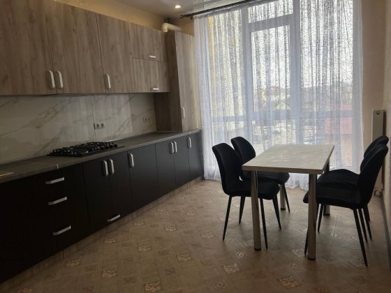 Оренда 3 км квартири в спальному районі міста